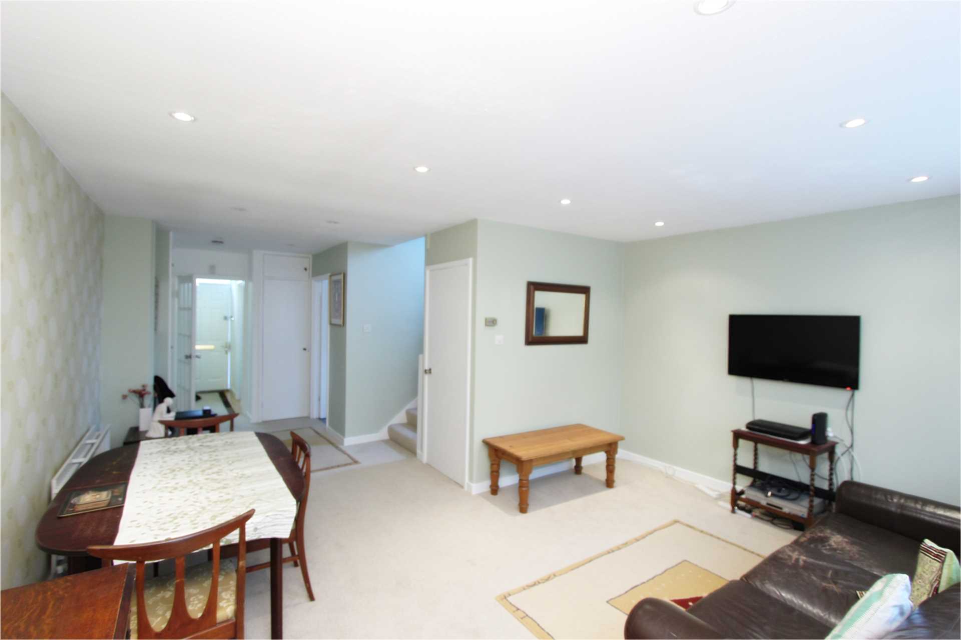 Spinney Close, New Malden, Image 6