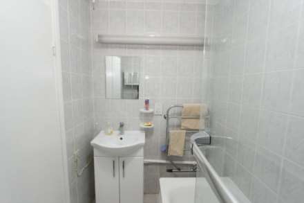 Spinney Close, New Malden, Image 11
