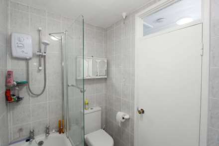Spinney Close, New Malden, Image 12
