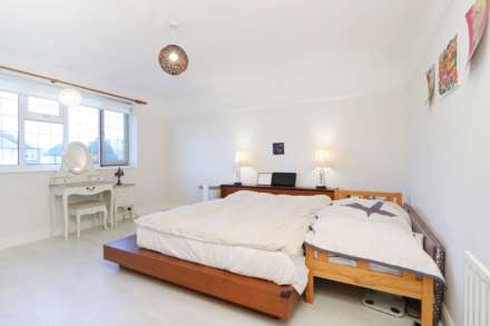 Fir Grove, New Malden, Image 10