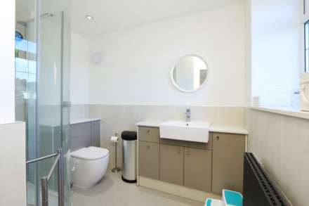 Fir Grove, New Malden, Image 13