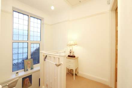 Fir Grove, New Malden, Image 20