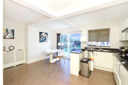 Fir Grove, New Malden, Image 5