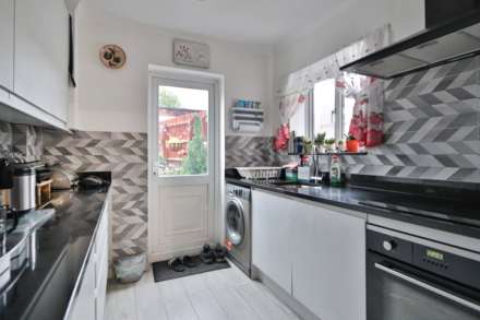 Peel Way, Uxbridge, Image 4