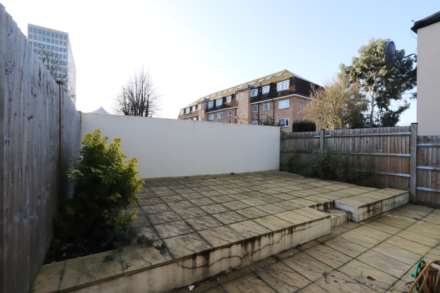 Acacia Grove, New Malden, Image 17