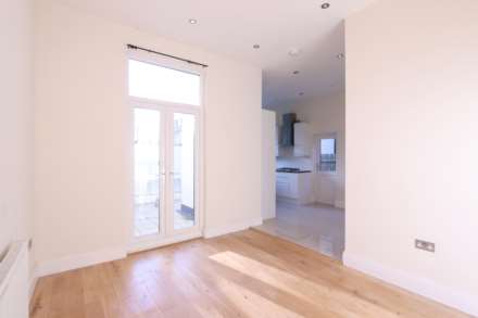 Acacia Grove, New Malden, Image 6