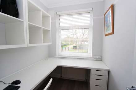 Sandringham Road, KT4, Image 12