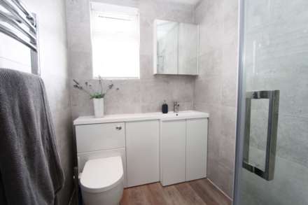 Sandringham Road, KT4, Image 13