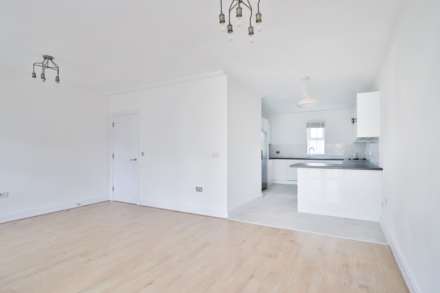 Beaumont Drive, Worcester Park, Image 3