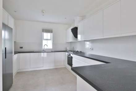 Beaumont Drive, Worcester Park, Image 4
