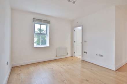 Beaumont Drive, Worcester Park, Image 6