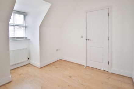 Beaumont Drive, Worcester Park, Image 8