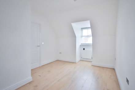 Beaumont Drive, Worcester Park, Image 9