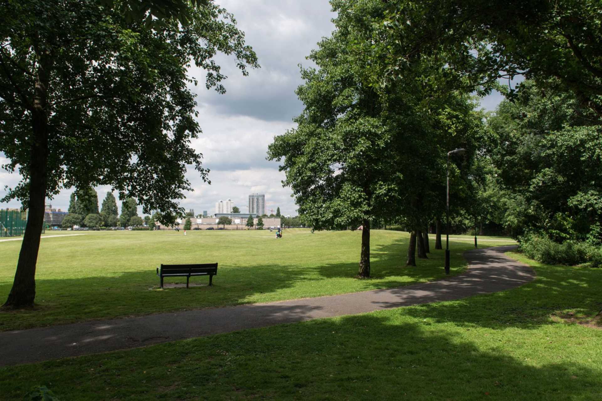 Knaresborough Drive, London, Image 13