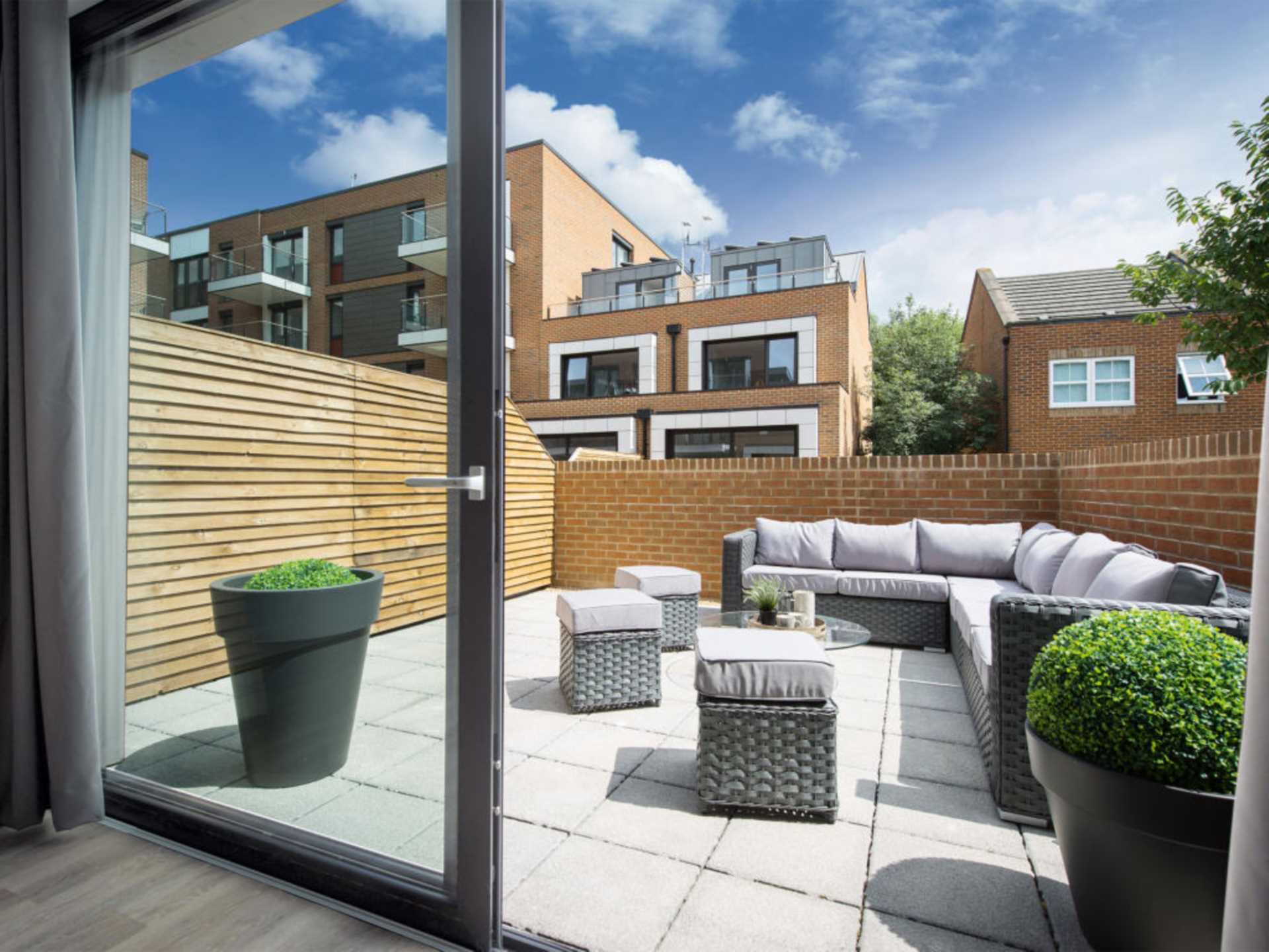 Knaresborough Drive, London, Image 4
