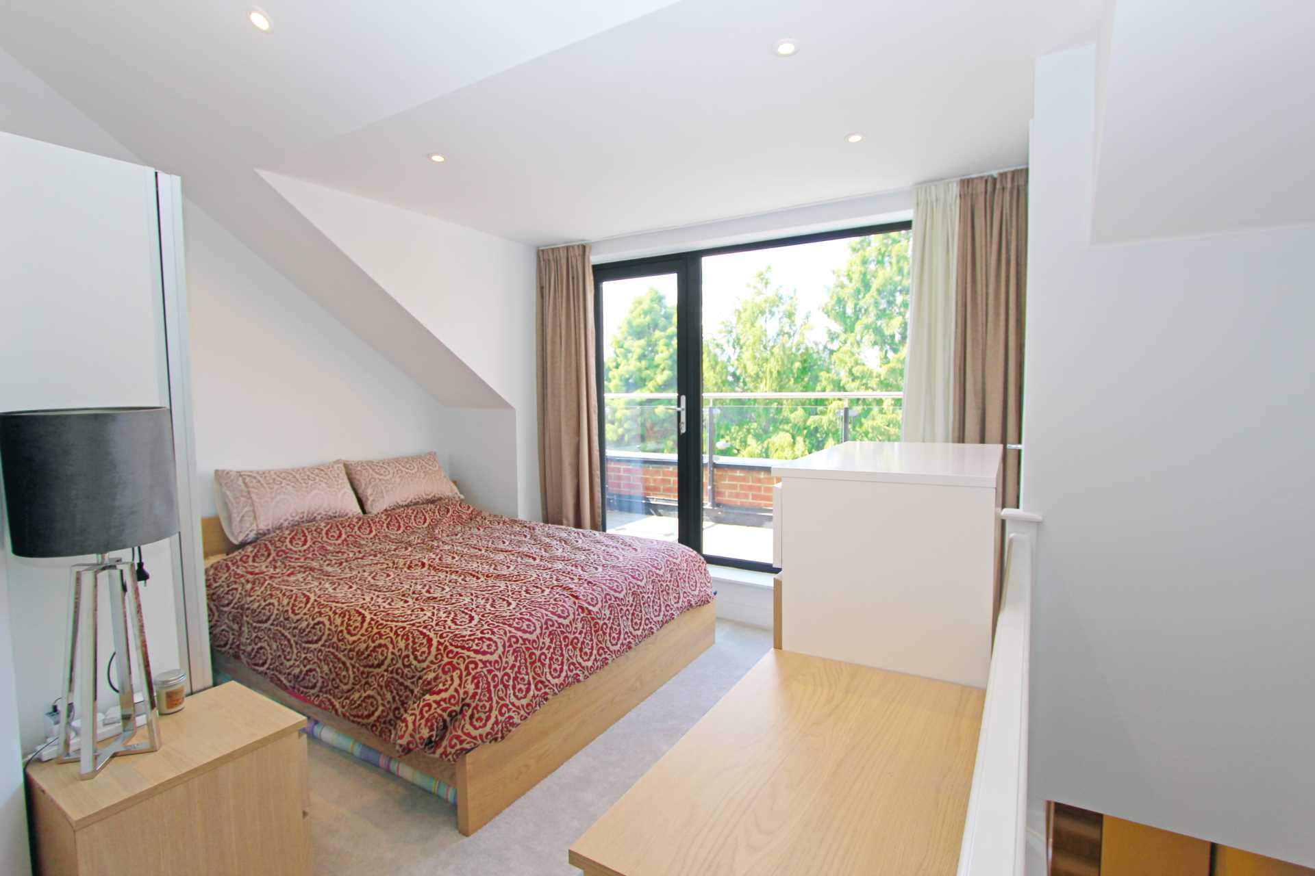 Knaresborough Drive, London, Image 5