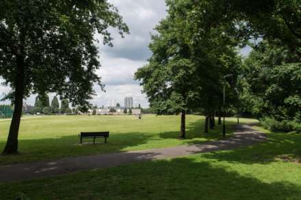 Knaresborough Drive, London, Image 13