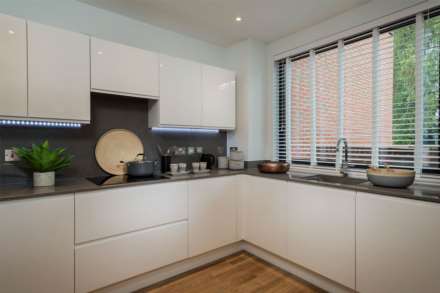 Knaresborough Drive, London, Image 3