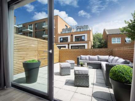 Knaresborough Drive, London, Image 4