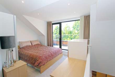 Knaresborough Drive, London, Image 5