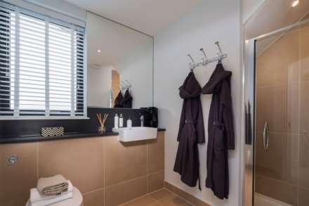 Knaresborough Drive, London, Image 6