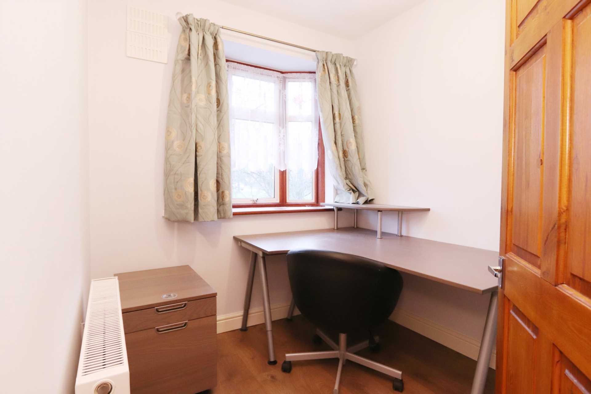 Churston Drive, Morden, Image 10