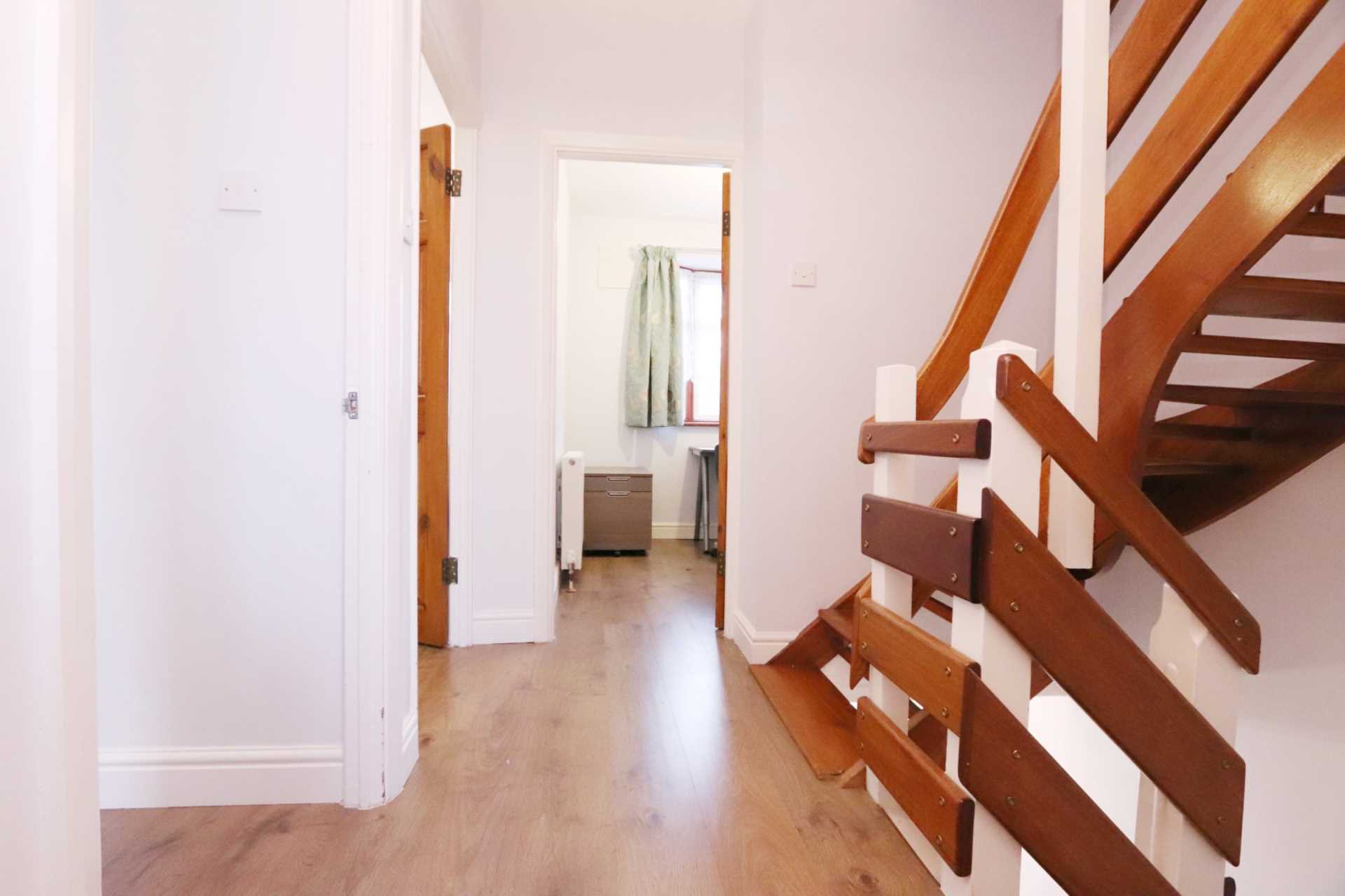 Churston Drive, Morden, Image 11