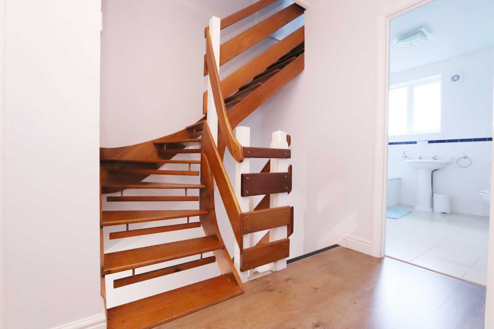 Churston Drive, Morden, Image 12