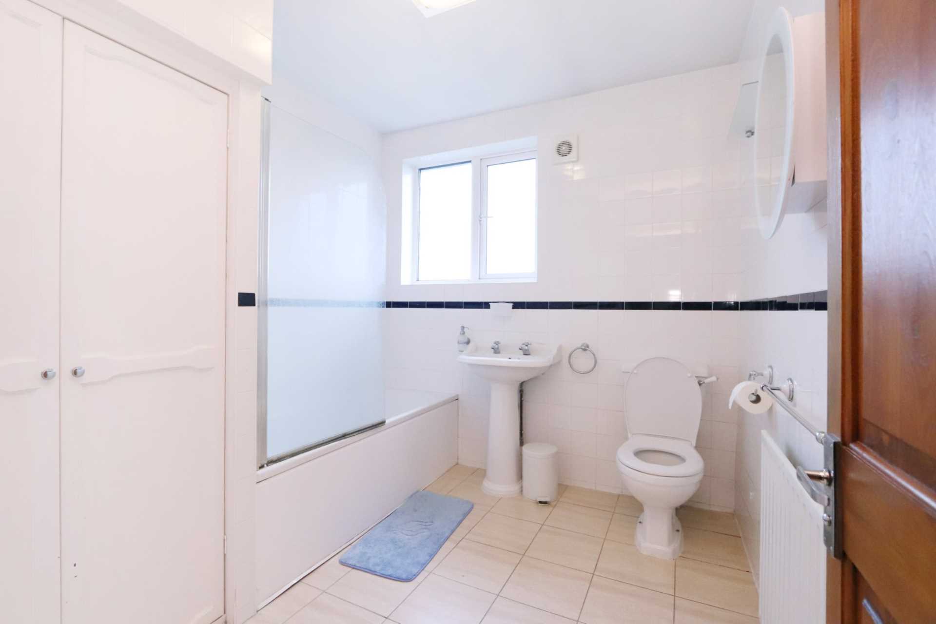 Churston Drive, Morden, Image 13