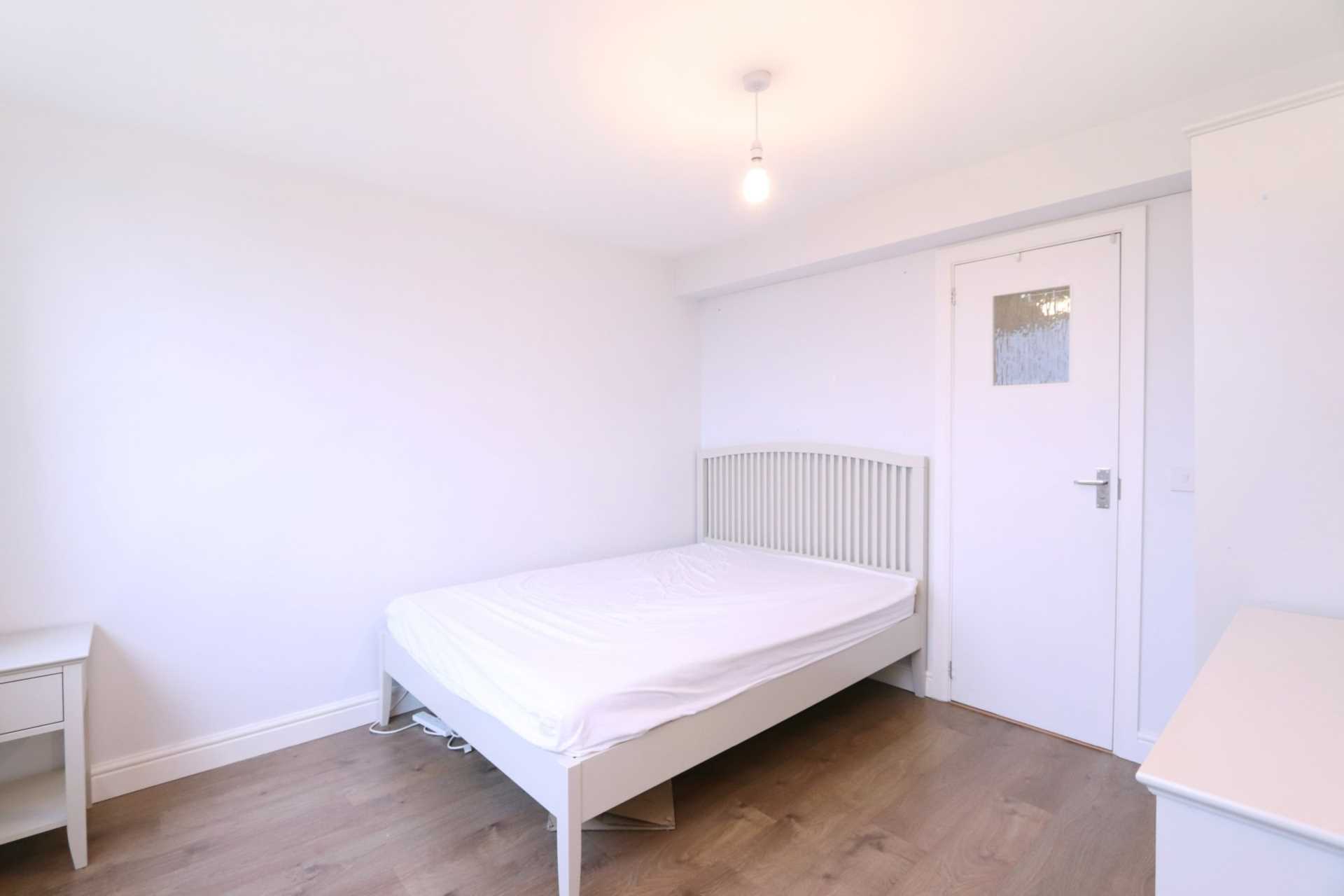 Churston Drive, Morden, Image 14