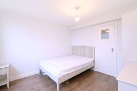 Churston Drive, Morden, Image 14