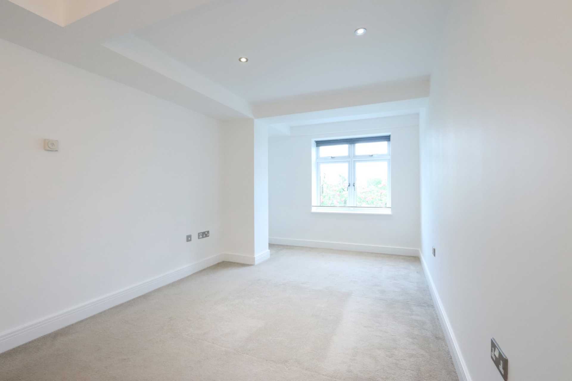 Coombe Road, New Malden, Image 4