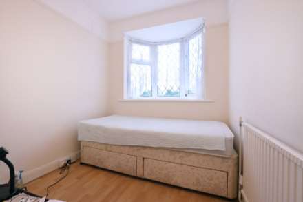 Glebe Gardens, New Malden, Image 13