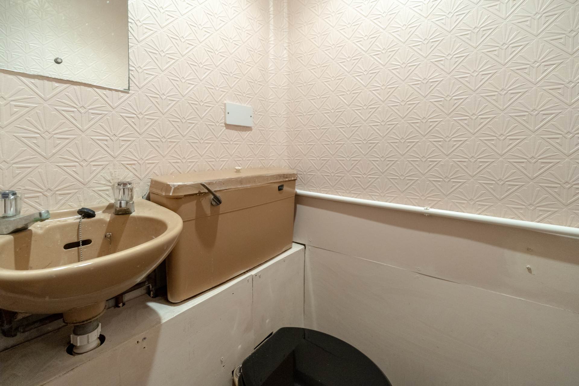 Somerset Close, New Malden, Image 13