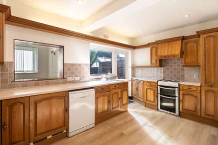 Somerset Close, New Malden, Image 5