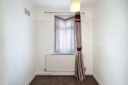 Somerset Close, New Malden, Image 9