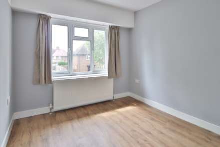 Long Walk, New Malden, Image 9