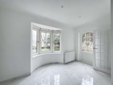 The Moat, New Malden, Image 11