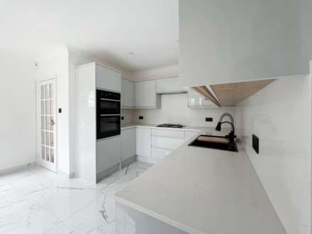 The Moat, New Malden, Image 14