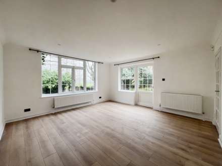 The Moat, New Malden, Image 15