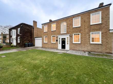 The Moat, New Malden, Image 2