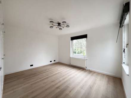 The Moat, New Malden, Image 23