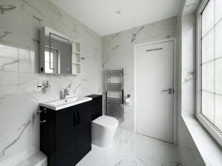 The Moat, New Malden, Image 27