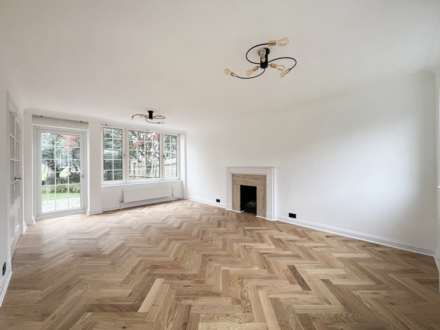 The Moat, New Malden, Image 3