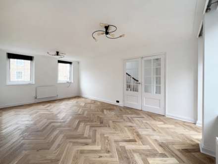 The Moat, New Malden, Image 4