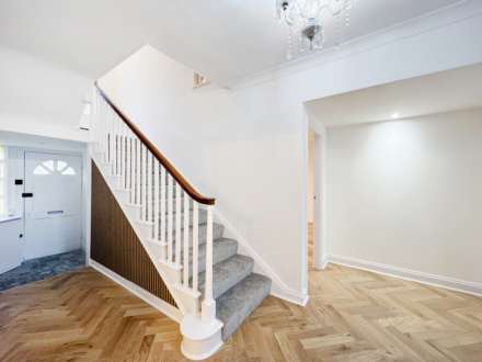 The Moat, New Malden, Image 6