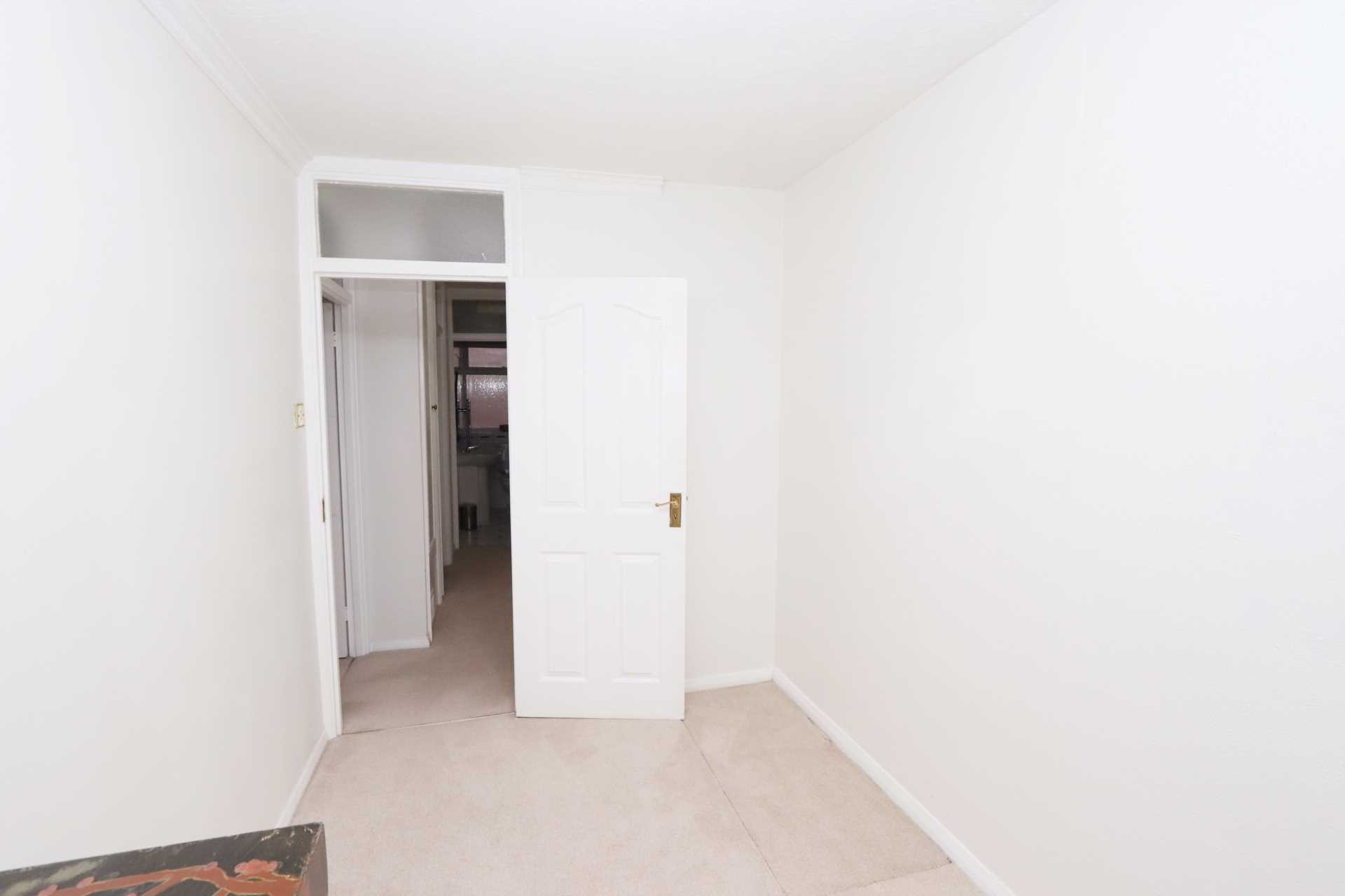 Newborough Green, New Malden, Image 9