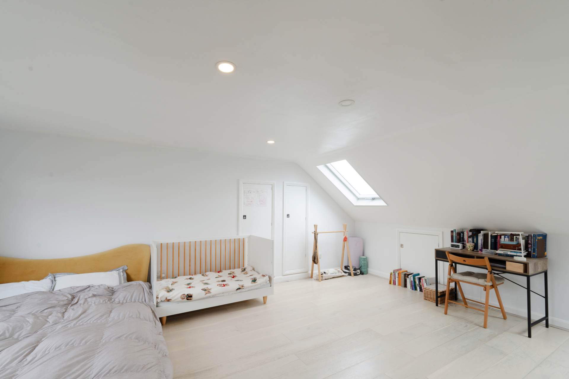 Egerton Road, Surrey, Image 9