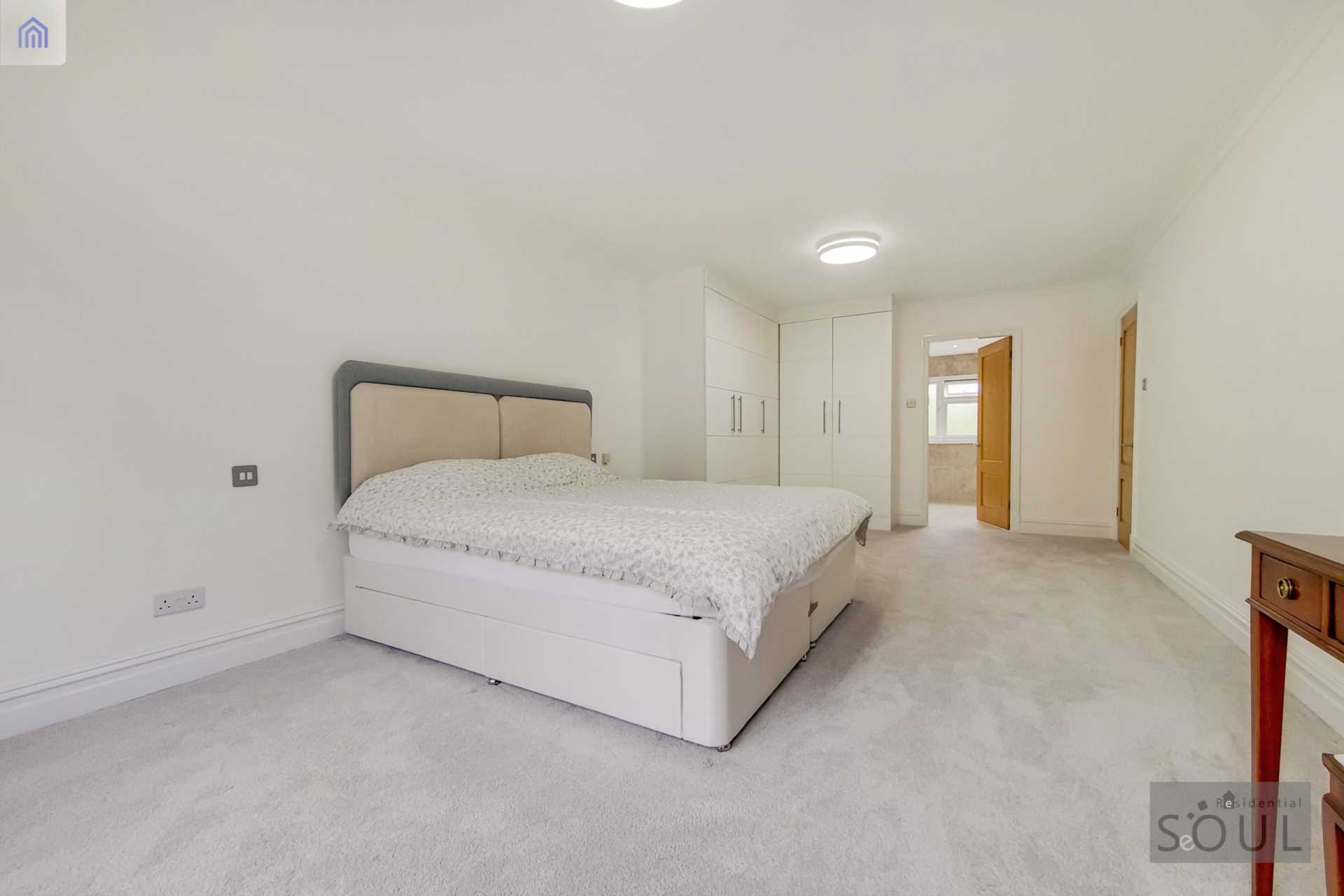 Birchmead, Coombe Hill Road, Image 20