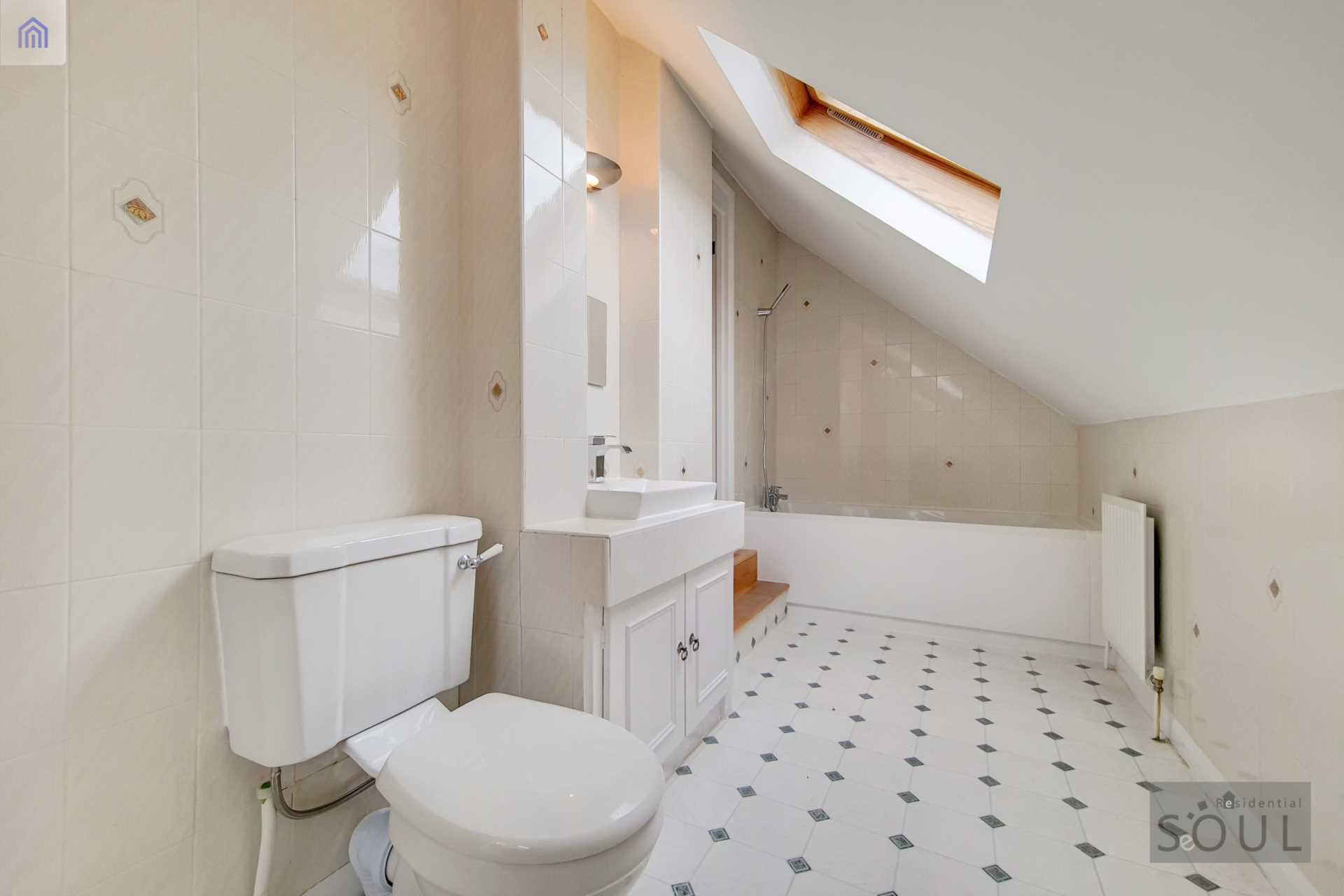 Birchmead, Coombe Hill Road, Image 28